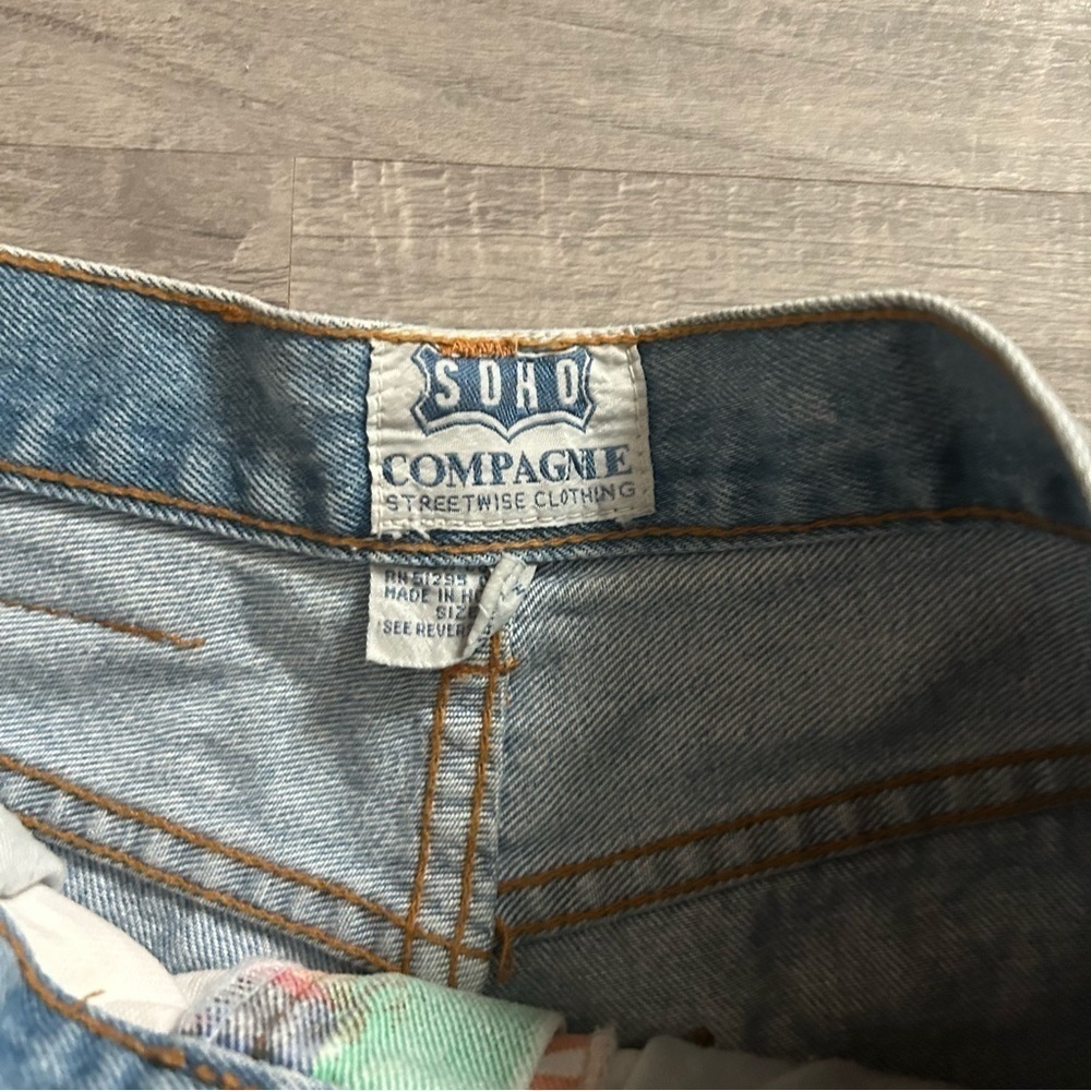 SOHO Vintage Graphic Denim High-Waisted Shorts - Picture 4 of 6